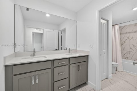 House in Royal Palm Beach, Florida 4 bedrooms, 284.75 sq.m. № 1943771 - photo 22