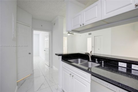 Condo in Sunny Isles Beach, Florida, 2 bedrooms  № 1807583 - photo 12