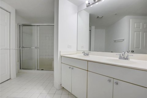 Condo in Sunny Isles Beach, Florida, 2 bedrooms  № 1807583 - photo 18