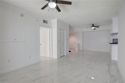 Condo in Sunny Isles Beach, Florida, 2 bedrooms  № 1807583 - photo 6
