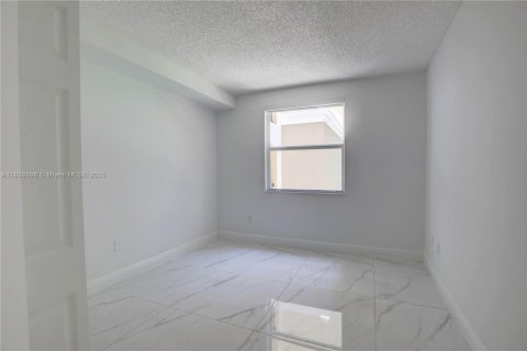 Condo in Sunny Isles Beach, Florida, 2 bedrooms  № 1807583 - photo 22