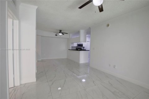 Condo in Sunny Isles Beach, Florida, 2 bedrooms  № 1807583 - photo 5