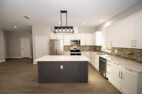 House in DeLand, Florida 4 bedrooms, 186.27 sq.m. № 2108034 - photo 16