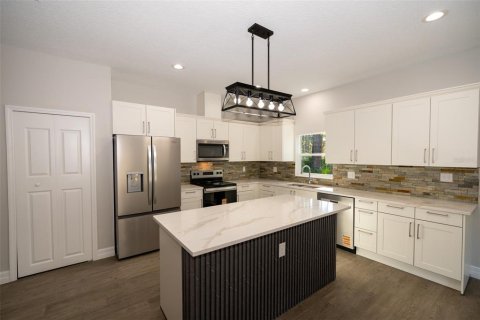 House in DeLand, Florida 4 bedrooms, 186.27 sq.m. № 2108034 - photo 17