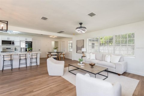 House in Tampa, Florida 3 bedrooms, 156.45 sq.m. № 2223410 - photo 13