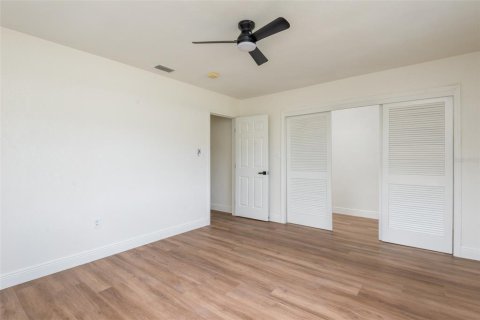 House in Tampa, Florida 3 bedrooms, 156.45 sq.m. № 2223410 - photo 22