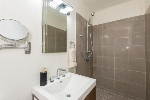 House in Tampa, Florida 3 bedrooms, 156.45 sq.m. № 2223410 - photo 20