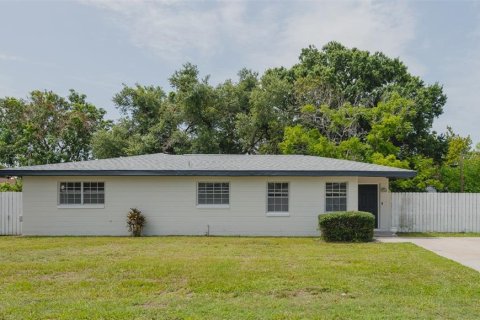 House in Tampa, Florida 3 bedrooms, 156.45 sq.m. № 2223410 - photo 2