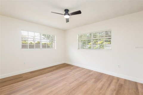 House in Tampa, Florida 3 bedrooms, 156.45 sq.m. № 2223410 - photo 26