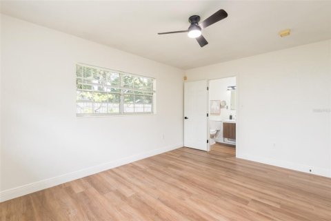 House in Tampa, Florida 3 bedrooms, 156.45 sq.m. № 2223410 - photo 17