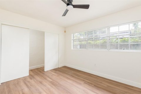 House in Tampa, Florida 3 bedrooms, 156.45 sq.m. № 2223410 - photo 25