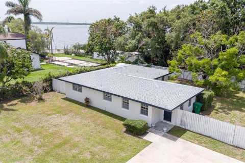 House in Tampa, Florida 3 bedrooms, 156.45 sq.m. № 2223410 - photo 29