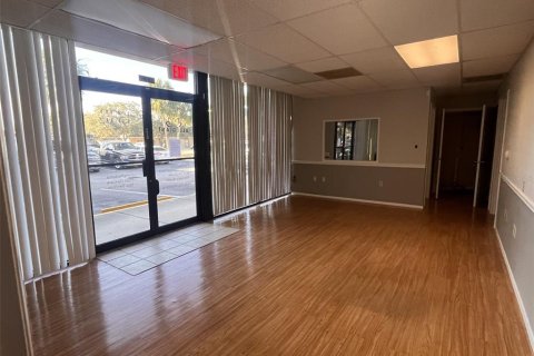 Immobilier commercial à louer à Winter Haven, Floride: 1855.63 m2 № 856617 - photo 3
