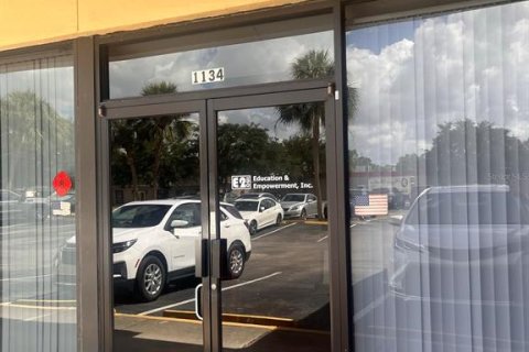Immobilier commercial à louer à Winter Haven, Floride: 1855.63 m2 № 856617 - photo 1