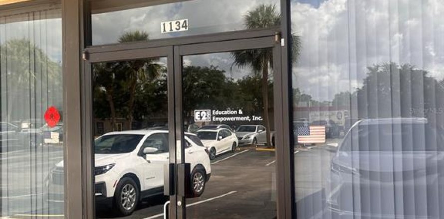 Immobilier commercial à Winter Haven, Floride 1855.63 m2 № 856617