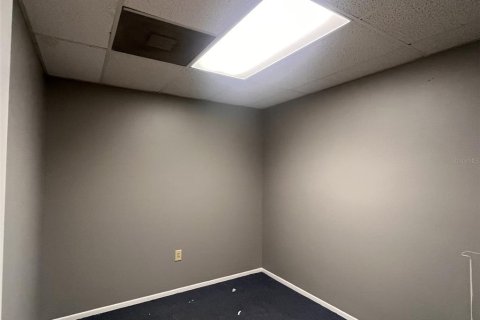 Immobilier commercial à louer à Winter Haven, Floride: 1855.63 m2 № 856617 - photo 15