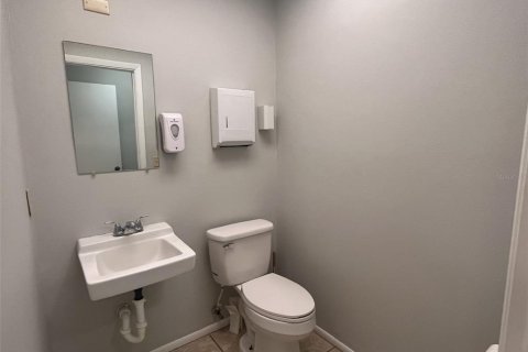 Immobilier commercial à louer à Winter Haven, Floride: 1855.63 m2 № 856617 - photo 16