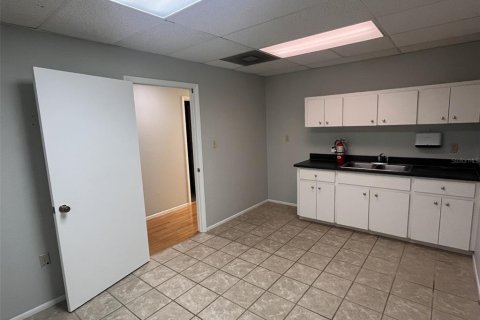 Immobilier commercial à louer à Winter Haven, Floride: 1855.63 m2 № 856617 - photo 14