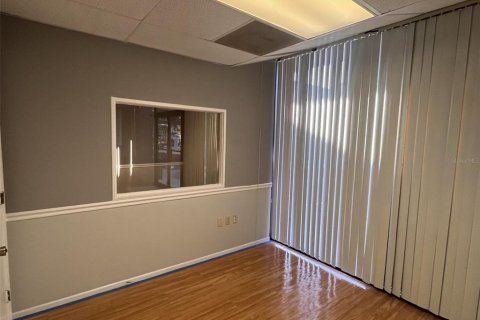 Immobilier commercial à louer à Winter Haven, Floride: 1855.63 m2 № 856617 - photo 5
