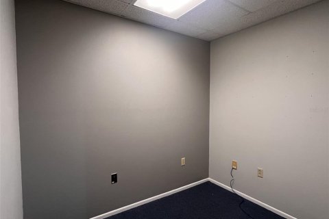 Immobilier commercial à louer à Winter Haven, Floride: 1855.63 m2 № 856617 - photo 6