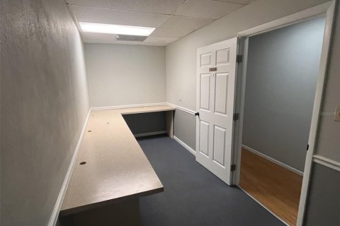 Immobilier commercial à louer à Winter Haven, Floride: 1855.63 m2 № 856617 - photo 13
