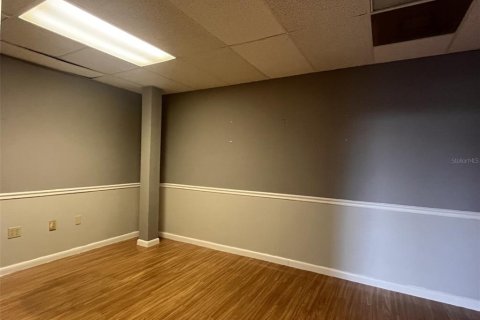 Immobilier commercial à louer à Winter Haven, Floride: 1855.63 m2 № 856617 - photo 7