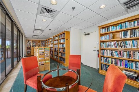 Condo in Treasure Island, Florida, 2 bedrooms № 2149380 - photo 21