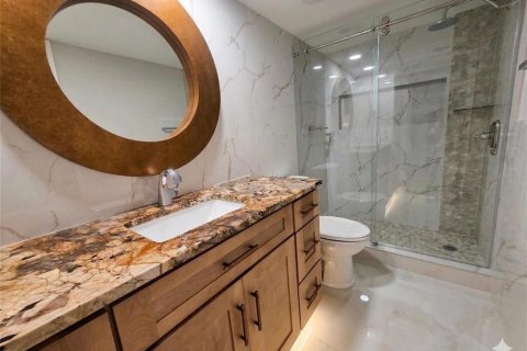 Condo in Treasure Island, Florida, 2 bedrooms № 2149380 - photo 16