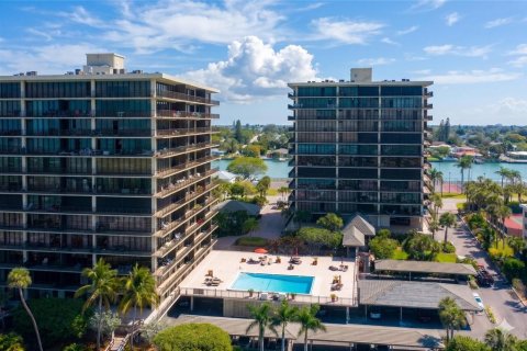 Condo in Treasure Island, Florida, 2 bedrooms № 2149380 - photo 6