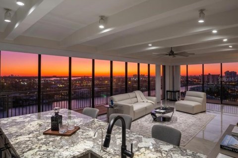 Condo in Treasure Island, Florida, 2 bedrooms № 2149380 - photo 4