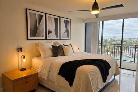 Condo in Treasure Island, Florida, 2 bedrooms № 2149380 - photo 12