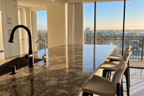 Condo in Treasure Island, Florida, 2 bedrooms № 2149380 - photo 8