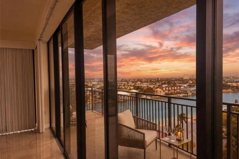 Condo in Treasure Island, Florida, 2 bedrooms № 2149380 - photo 5