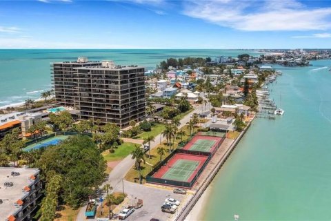 Condo in Treasure Island, Florida, 2 bedrooms № 2149380 - photo 2
