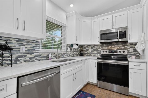 Villa ou maison à vendre à North Port, Floride: 3 chambres, 113.62 m2 № 2388542 - photo 15
