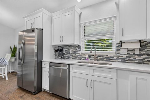 Villa ou maison à vendre à North Port, Floride: 3 chambres, 113.62 m2 № 2388542 - photo 18