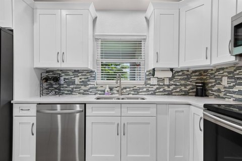 Villa ou maison à vendre à North Port, Floride: 3 chambres, 113.62 m2 № 2388542 - photo 19