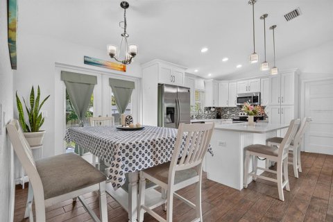 Villa ou maison à vendre à North Port, Floride: 3 chambres, 113.62 m2 № 2388542 - photo 10