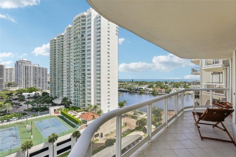 Condo in Aventura, Florida, 2 bedrooms  № 1938780 - photo 1