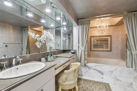 Condo in Aventura, Florida, 2 bedrooms  № 1938780 - photo 24