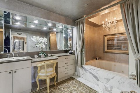 Condo in Aventura, Florida, 2 bedrooms  № 1938780 - photo 23