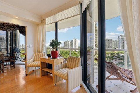 Condo in Aventura, Florida, 2 bedrooms  № 1938780 - photo 9