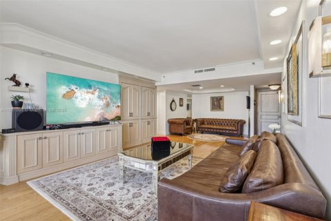 Condo in Aventura, Florida, 2 bedrooms  № 1938780 - photo 10