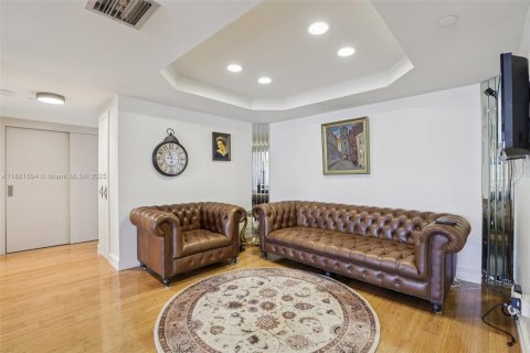 Condo in Aventura, Florida, 2 bedrooms  № 1938780 - photo 13