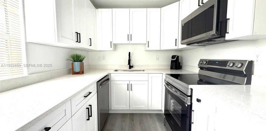 Condominio en Delray Beach, Florida, 2 dormitorios  № 1991681