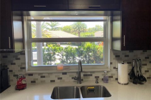 Touwnhouse à louer à North Miami, Floride: 2 chambres, 143.81 m2 № 1855337 - photo 11