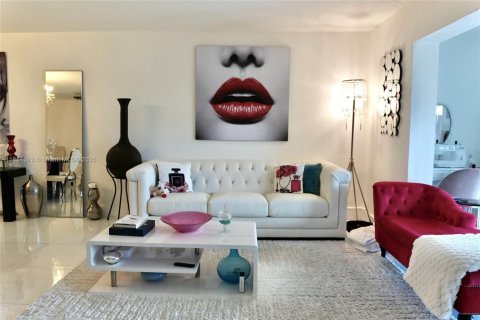 Touwnhouse à louer à North Miami, Floride: 2 chambres, 143.81 m2 № 1855337 - photo 5