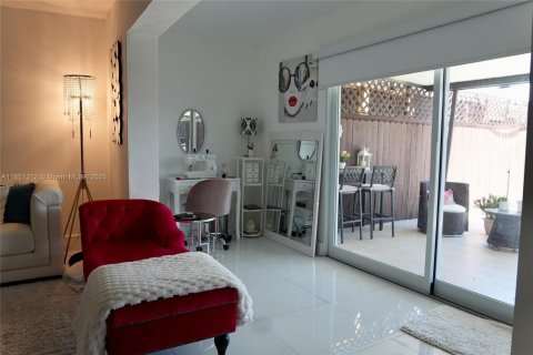 Touwnhouse à louer à North Miami, Floride: 2 chambres, 143.81 m2 № 1855337 - photo 12