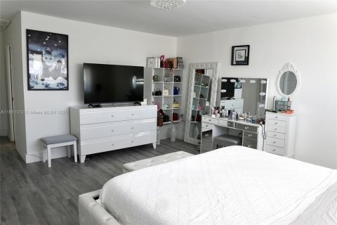 Touwnhouse à louer à North Miami, Floride: 2 chambres, 143.81 m2 № 1855337 - photo 19