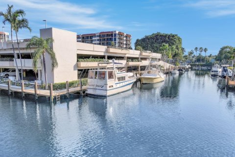 Copropriété à louer à Boca Raton, Floride: 2 chambres, 122.17 m2 № 1217430 - photo 1